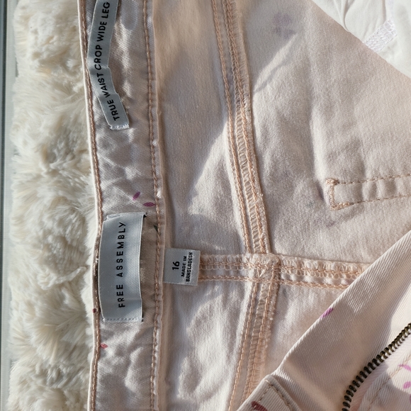 🟠🆕️🟠 Free Assembly Jean - Picture 2 of 3